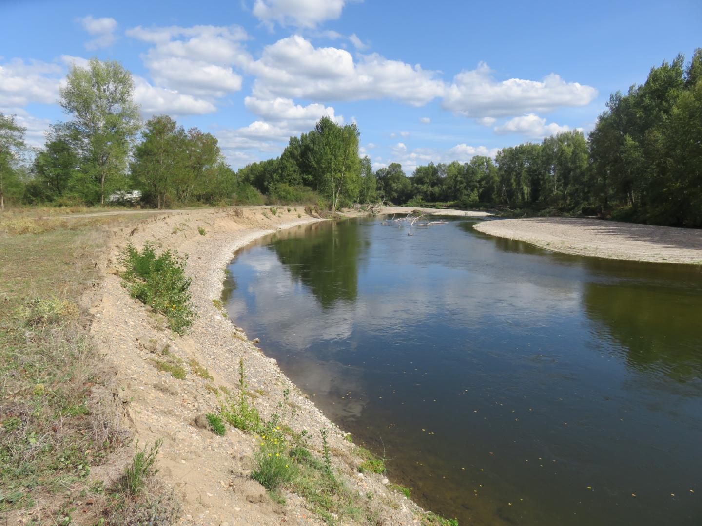 Travaux d‘effacement d‘ouvrage de protection de berge de l‘île des Cailloux sur les rives de l‘Allier